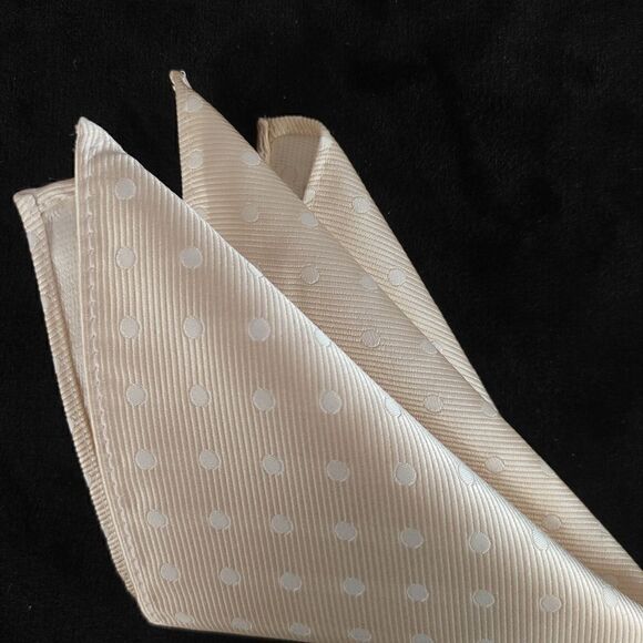 MEN'S ALLURE POCKET SQUARE WITH CONTRASTING LAPEL FLOWER. - Picture 3 of 4